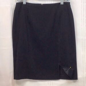 VTG▪️Dressbarn Black Micro Suede Back Zip Front Kick